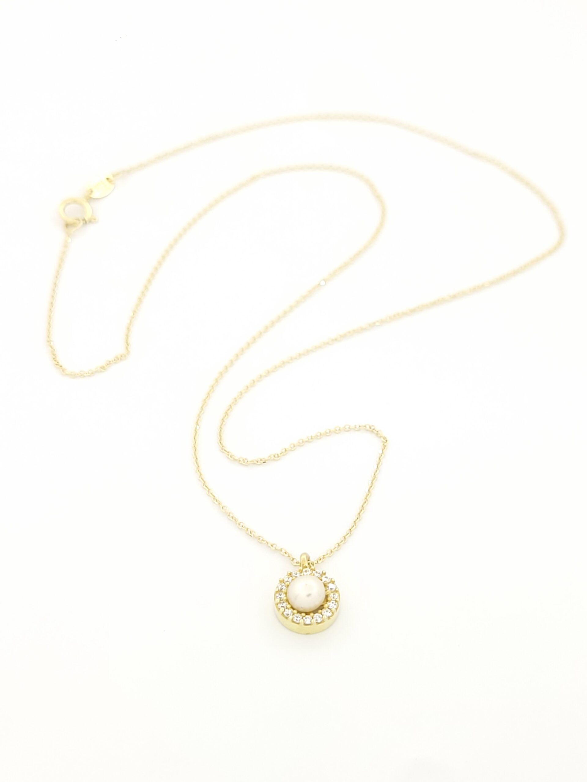 Χρυσό Γυναικείο Κολιέ Κ9, Με Ροζέτα Μαργαριτάρι Και Λευκά Ζιργκόν κωδ.107067